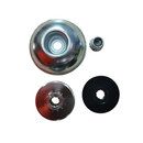 Arandela centradora y apreté van Beek fijada de forma segura entre el cabezal de corte y el eje de transmisión de una desbrozadora profesional Van Beek en un entorno de paisajismo chileno.