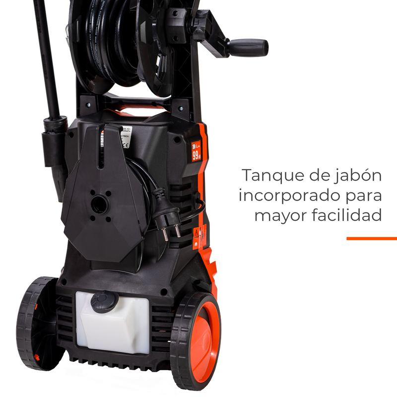 Nuestra hidrolavadora de 2200w van Beek cuenta con un tanque incorporado en el cual le puedes colocar el jabón para su posterior uso.