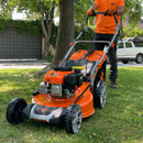 Vista de una cortadora de pasto van Beek.