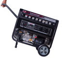 Generador Eléctrico 8.0Kva Tomahawk con partida eléctrica, siendo trasladado con manillar. Imagen en fondo blanco.