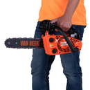 Motosierra a gasolina van Beek MSvB2500 10 pulgadas en uso para poda y corte de ramas