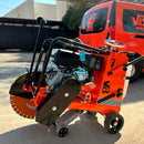 La Cortadora de concreto y asfalto 12HP 3600 RPM vB500 van Beek en la carretera utilizada para cortar los pavimentos.