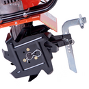 Detalle del soporte y cuchillas del motocultivador van Beek de 2.6 HP para preparación de suelos.