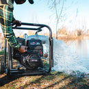 Motobombas Tomahawk en funcionamiento a orillas de un río en Chile, ideal para extracción de agua en faenas agrícolas y de emergencia.