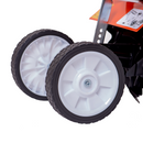 Detalle de las ruedas del motocultivador van Beek de 2.6 HP para facilitar el transporte y manejo en el terreno.